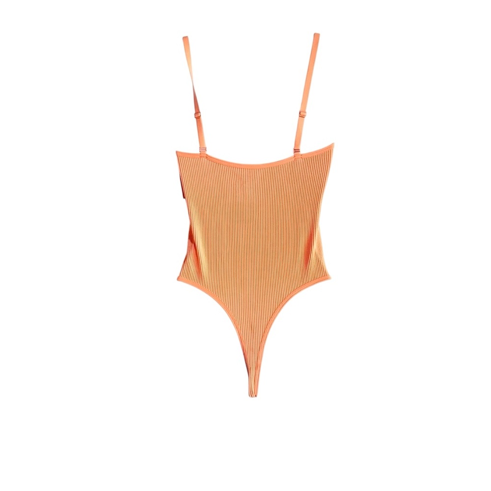 Colsie Seamless Bodysuit with Keyhole in Salmon Size Small - NWT - Picture 4 of 7